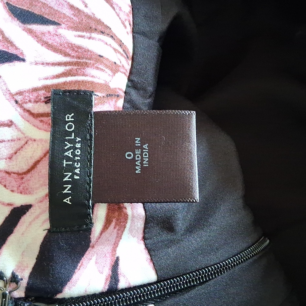 Ann Taylor Floral Pencil Skirt - Picture 3 of 5